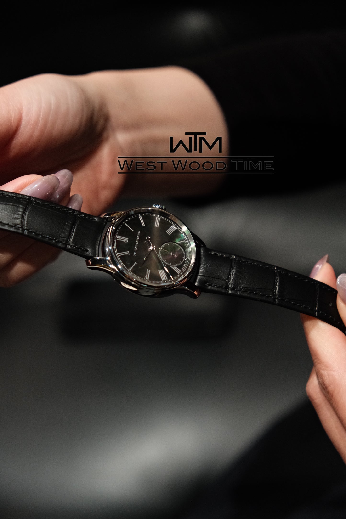 Moritz Grossmann 37 Roman|Exclusive to west wood time